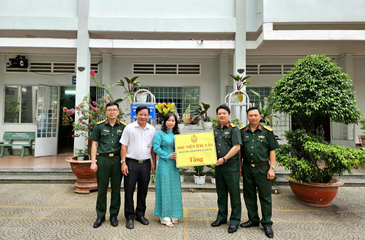 HỌC VIỆN HẬU CẦN ĐỒNG HÀNH CÙNG HỌC SINH TRONG NGÀY HỘI TƯ VẤN TUYỂN SINH QUÂN SỰ 2026